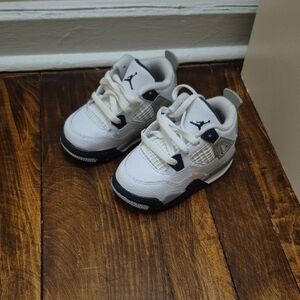 Jordan Retro 4 White/Navy 5C